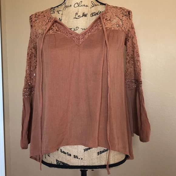 Cute long sleeve flowy lace Mudd top - Picture 2 of 7